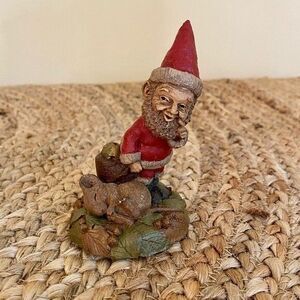 Tom Clark Gnome Shhh Santa Resin Figurine Collectible Christmas Cairn Studios